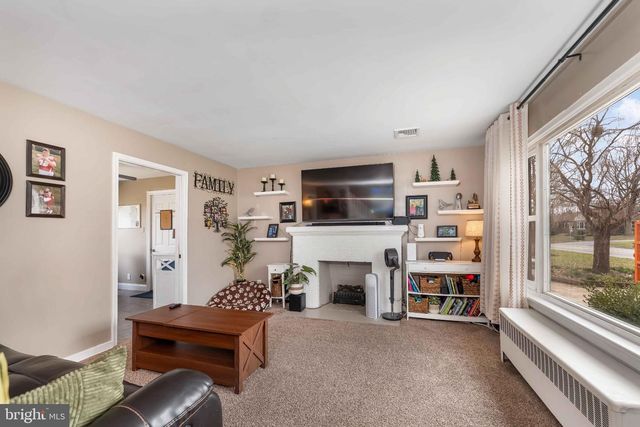 3612 SCHOOLHOUSE LN, Harrisburg, PA 17109