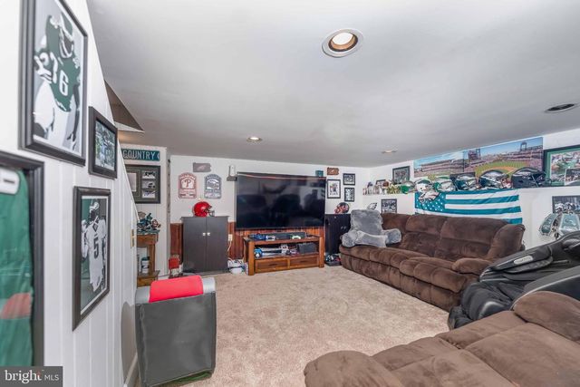 3612 SCHOOLHOUSE LN, Harrisburg, PA 17109