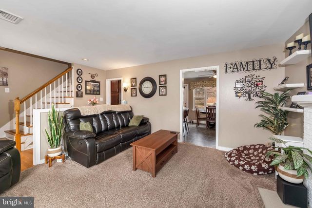 3612 SCHOOLHOUSE LN, Harrisburg, PA 17109