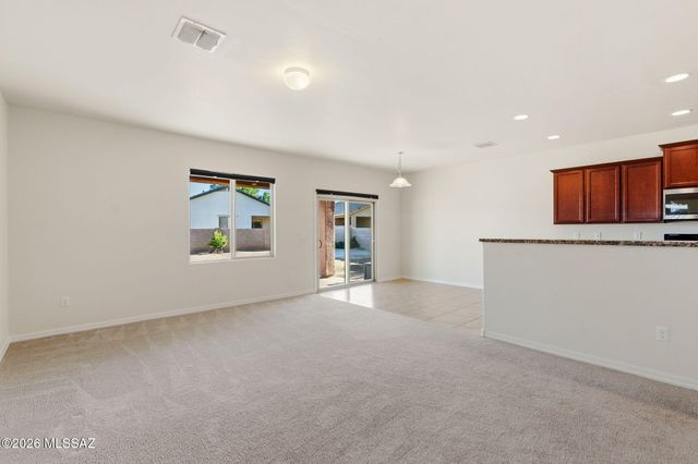 8247 W Razorbill Drive, Tucson, AZ 85757