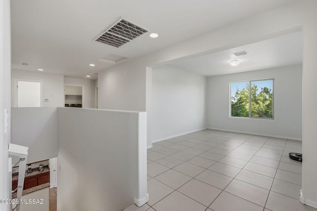 8247 W Razorbill Drive, Tucson, AZ 85757