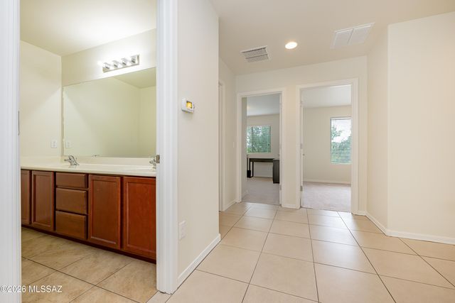 8247 W Razorbill Drive, Tucson, AZ 85757