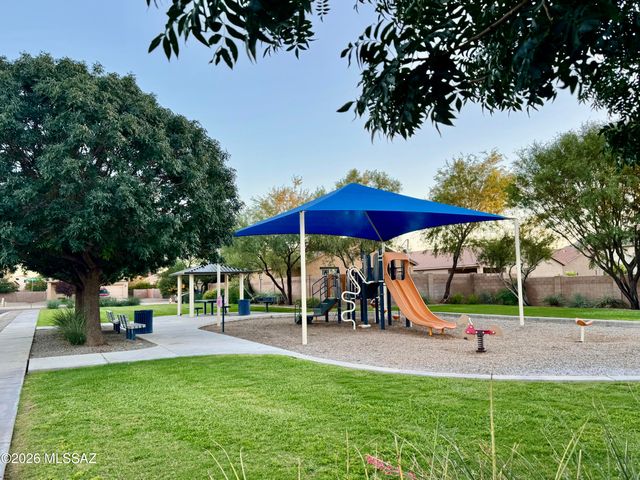 8247 W Razorbill Drive, Tucson, AZ 85757