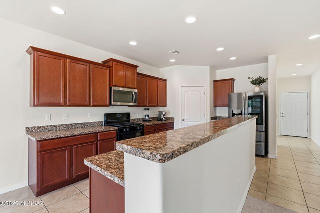 8247 W Razorbill Drive, Tucson, AZ 85757