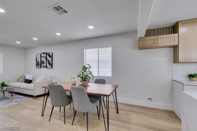 10004 Long Cattle Avenue, Las Vegas, NV 89117