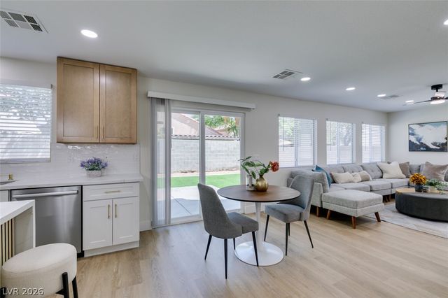 10004 Long Cattle Avenue, Las Vegas, NV 89117