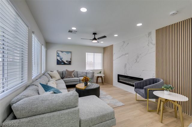10004 Long Cattle Avenue, Las Vegas, NV 89117