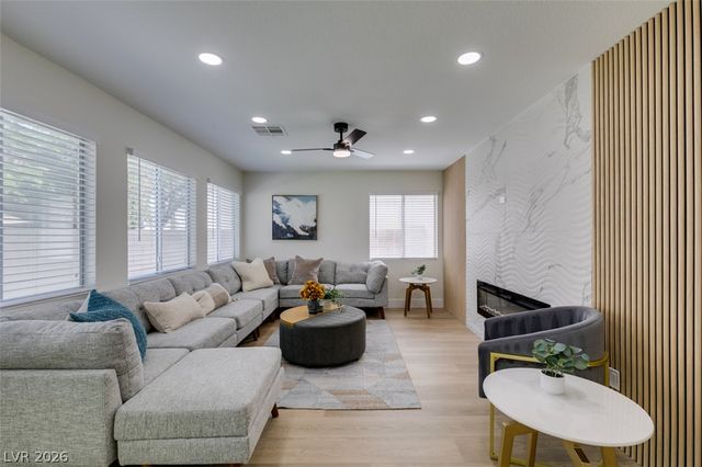 10004 Long Cattle Avenue, Las Vegas, NV 89117