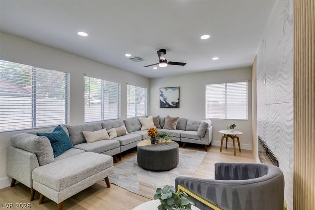 10004 Long Cattle Avenue, Las Vegas, NV 89117