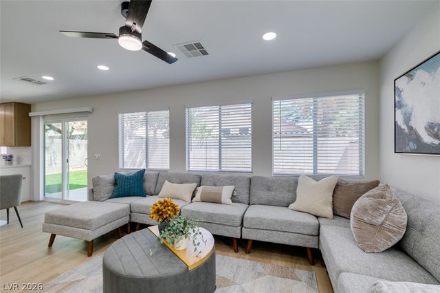 10004 Long Cattle Avenue, Las Vegas, NV 89117