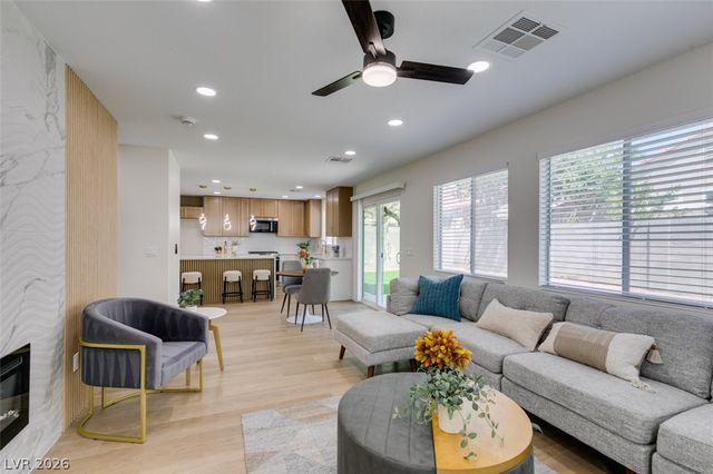10004 Long Cattle Avenue, Las Vegas, NV 89117