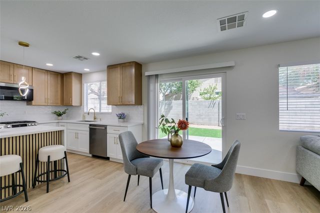 10004 Long Cattle Avenue, Las Vegas, NV 89117