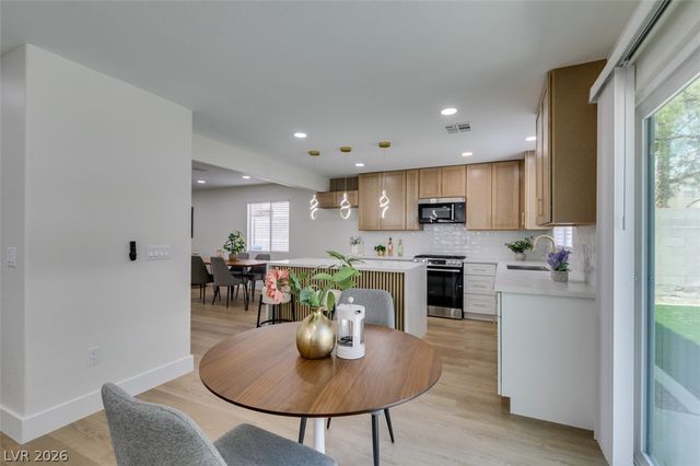 10004 Long Cattle Avenue, Las Vegas, NV 89117