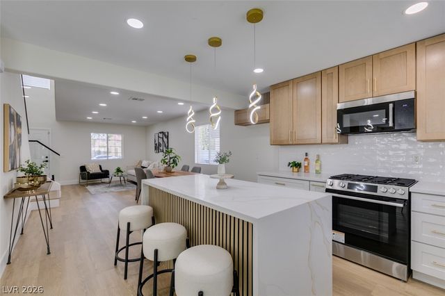 10004 Long Cattle Avenue, Las Vegas, NV 89117