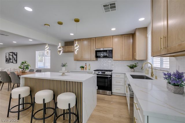 10004 Long Cattle Avenue, Las Vegas, NV 89117