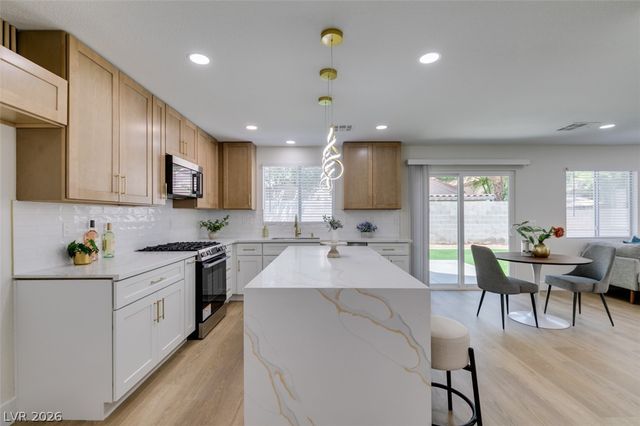 10004 Long Cattle Avenue, Las Vegas, NV 89117
