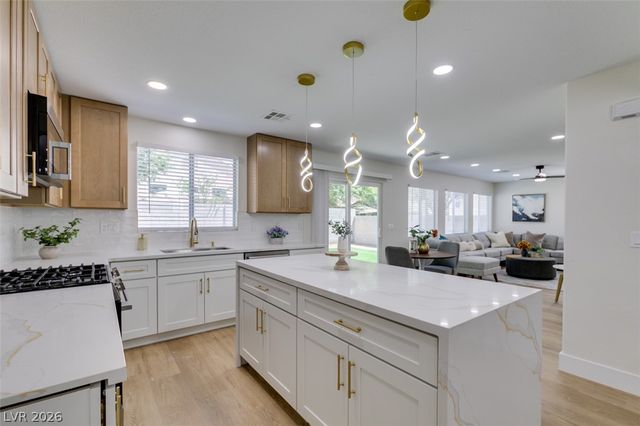 10004 Long Cattle Avenue, Las Vegas, NV 89117