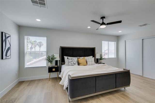 10004 Long Cattle Avenue, Las Vegas, NV 89117