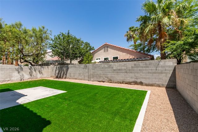 10004 Long Cattle Avenue, Las Vegas, NV 89117