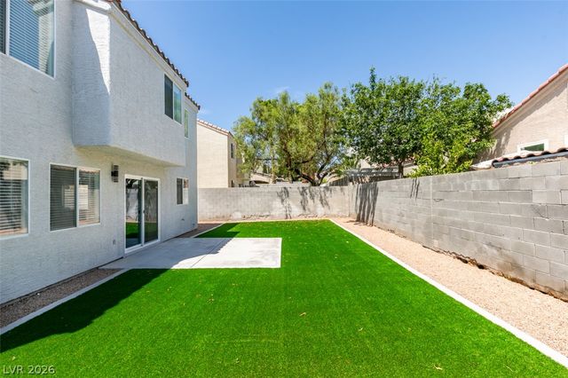 10004 Long Cattle Avenue, Las Vegas, NV 89117