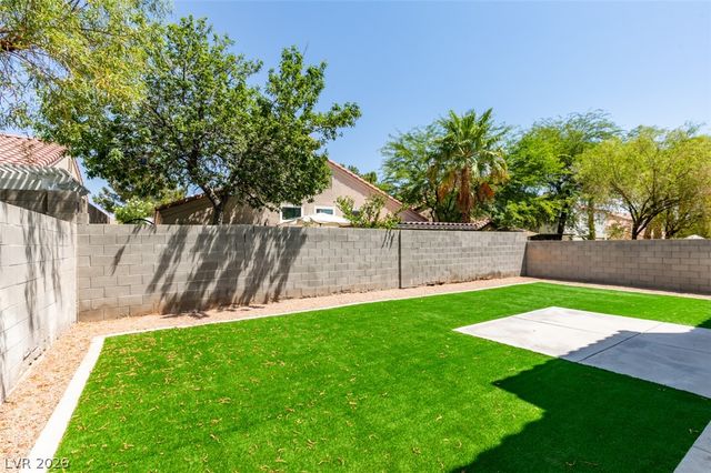 10004 Long Cattle Avenue, Las Vegas, NV 89117