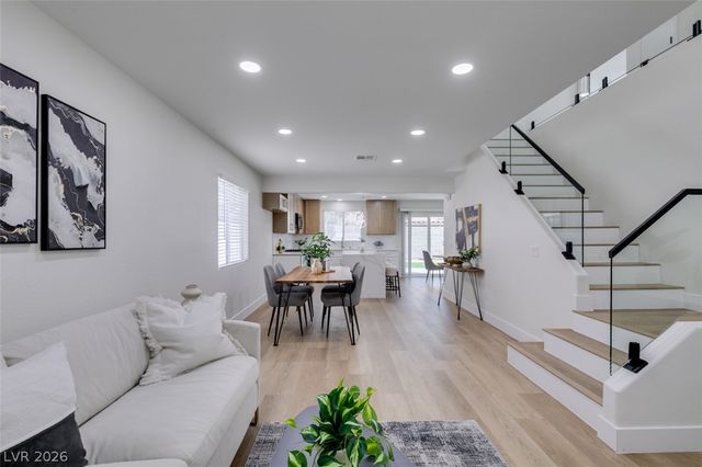10004 Long Cattle Avenue, Las Vegas, NV 89117