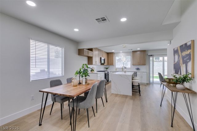 10004 Long Cattle Avenue, Las Vegas, NV 89117