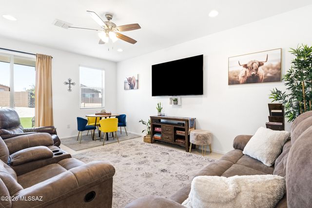 686 W Calle El Teclado, Sahuarita, AZ 85629