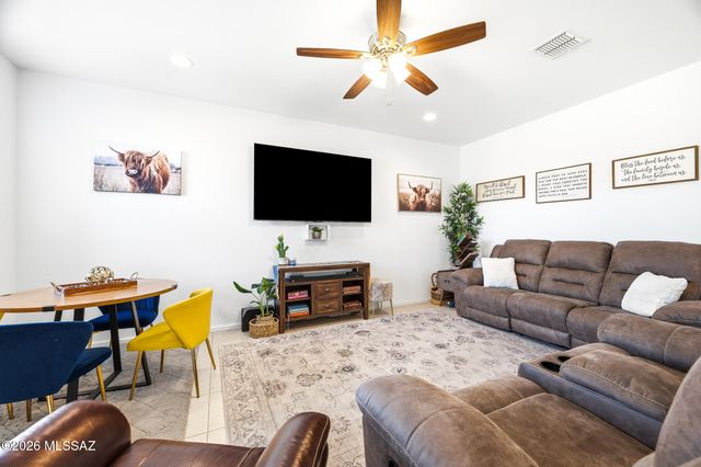 686 W Calle El Teclado, Sahuarita, AZ 85629