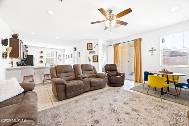 686 W Calle El Teclado, Sahuarita, AZ 85629