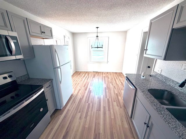 1701 S Millwood St, Wichita, KS 67213