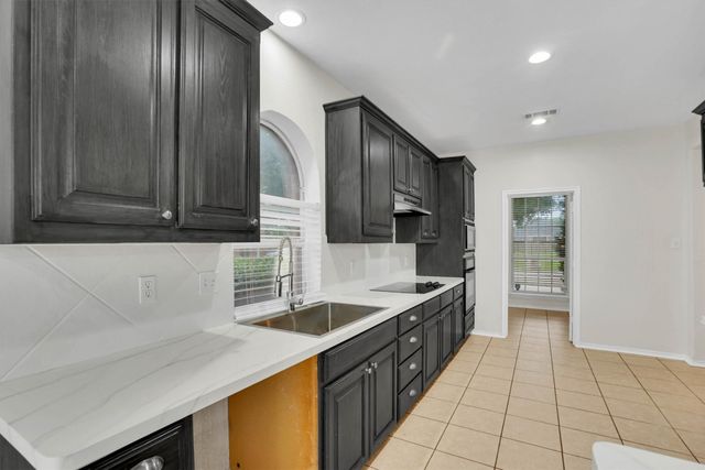 1107 Eastbrook Drive, Glenn Heights, TX 75154