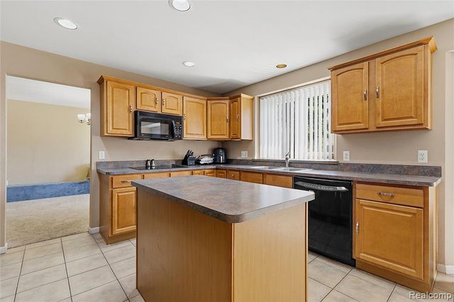 50426 Chief Drive, Macomb, MI 48044