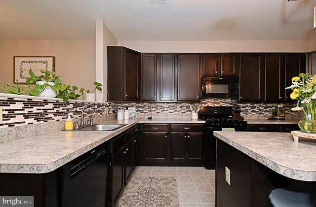 2152 DANVILLE DR, Pennsburg, PA 18073