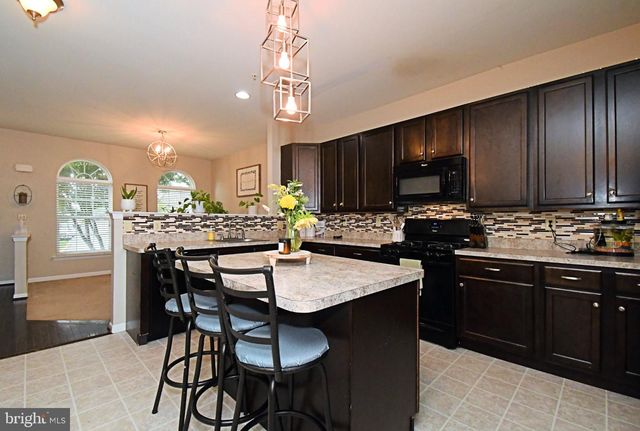 2152 DANVILLE DR, Pennsburg, PA 18073