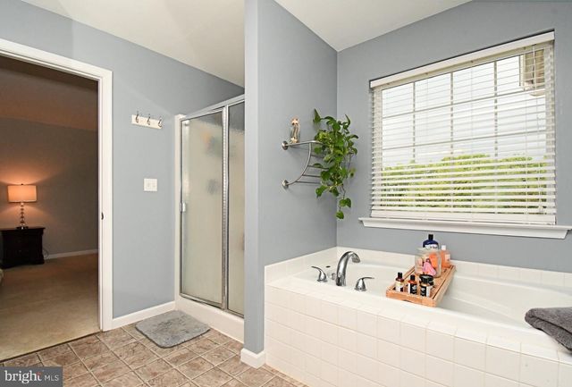 2152 DANVILLE DR, Pennsburg, PA 18073