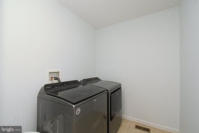 2152 DANVILLE DR, Pennsburg, PA 18073