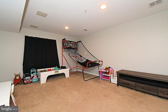 2152 DANVILLE DR, Pennsburg, PA 18073
