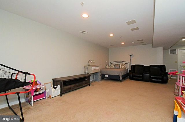 2152 DANVILLE DR, Pennsburg, PA 18073