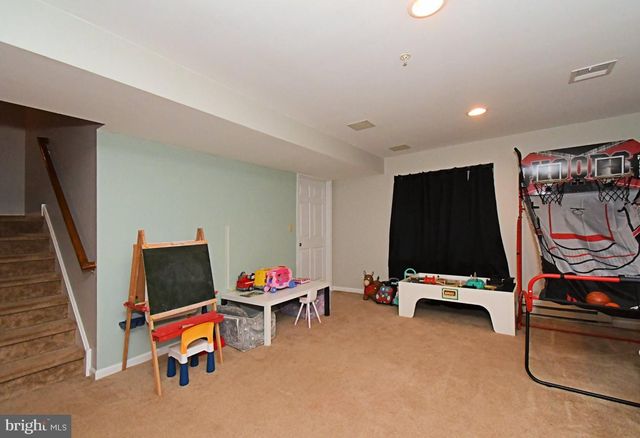 2152 DANVILLE DR, Pennsburg, PA 18073