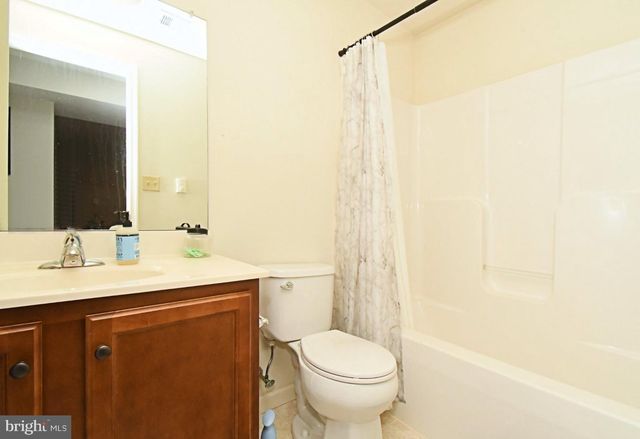 2152 DANVILLE DR, Pennsburg, PA 18073