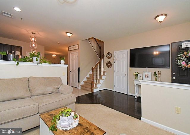 2152 DANVILLE DR, Pennsburg, PA 18073