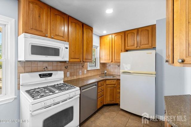 31 Stevens Road, Edison, NJ 08817