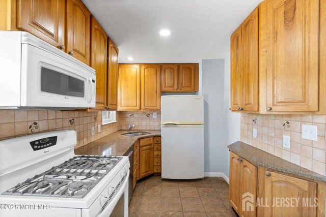 31 Stevens Road, Edison, NJ 08817