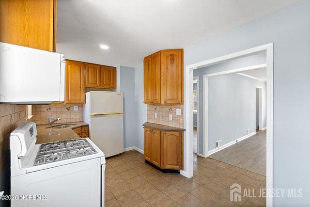 31 Stevens Road, Edison, NJ 08817