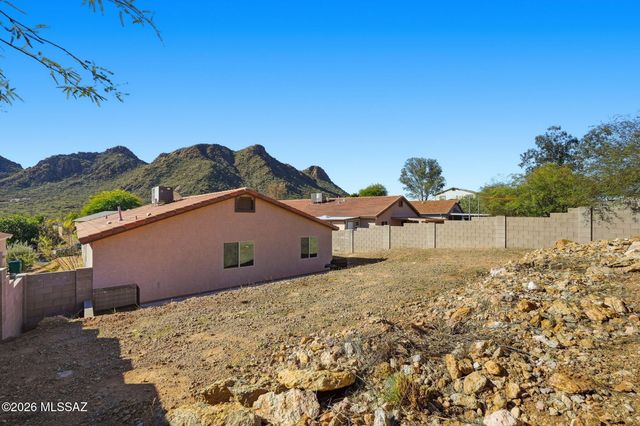 3304 W Athenee Court, Tucson, AZ 85746