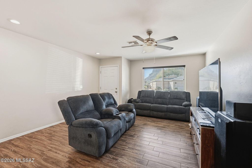 3304 W Athenee Court, Tucson, AZ 85746