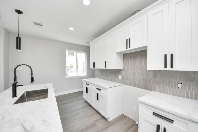 216 San Jacinto Street, La Porte, TX 77571