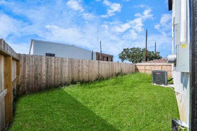 216 San Jacinto Street, La Porte, TX 77571