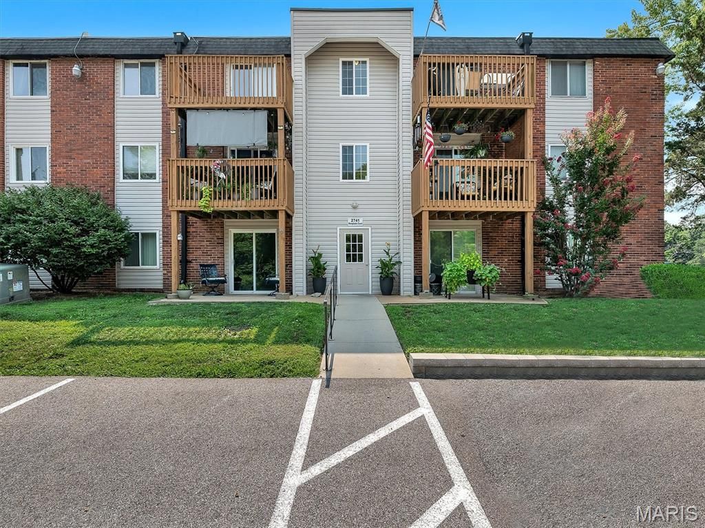 2741 Westphalia Court F, St Louis, MO 63129